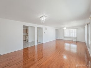 105 Lowell St in Carteret, NJ - Building Photo - Building Photo