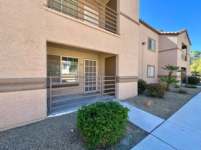 9070 W Spring Mountain Rd in Las Vegas, NV - Building Photo - Building Photo
