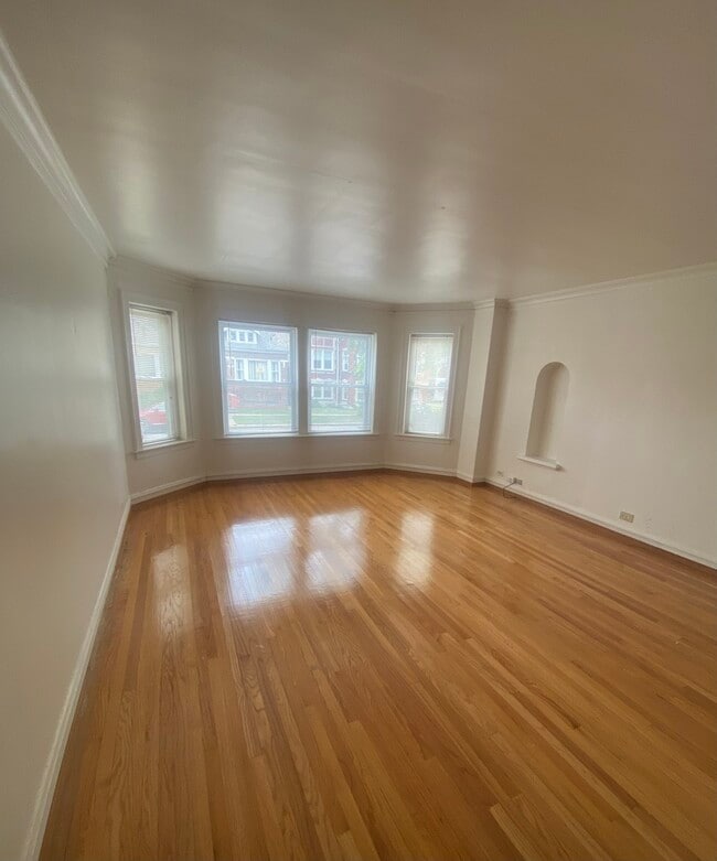 8352 S Maryland Ave in Chicago, IL - Building Photo - Building Photo