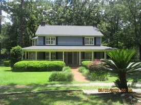 2420 E Alberson Dr in Albany, GA - Building Photo