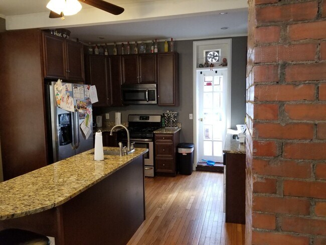 217 Alden Ave in New Haven, CT - Building Photo - Building Photo