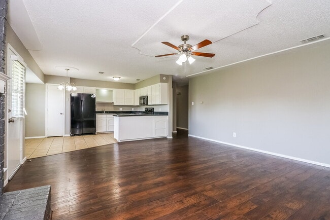 7608 Meadowlark Ln N in Watauga, TX - Building Photo - Building Photo