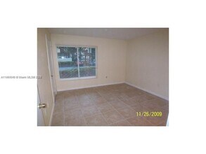 2400 NW 33rd St in Oakland Park, FL - Building Photo - Building Photo