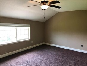 8306 N Spruce Ave in Kansas City, MO - Building Photo - Building Photo