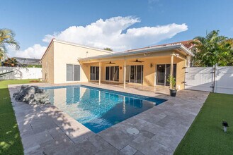 251 NW 69th St in Boca Raton, FL - Building Photo - Building Photo