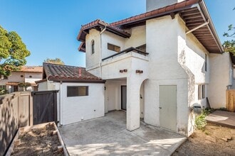 2098 Cliff Dr in Santa Barbara, CA - Building Photo - Building Photo