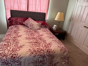 4557 S 2nd St in Louisville, KY - Foto de edificio - Building Photo