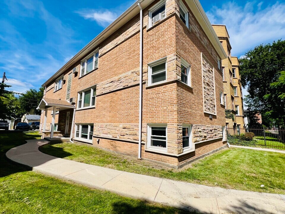 1028 N Austin Blvd in Oak Park, IL - Building Photo