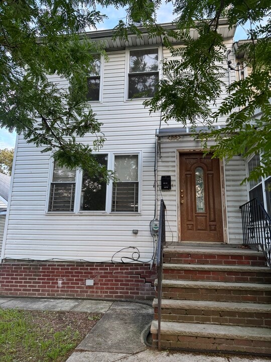 16908 110th Ave in Jamaica, NY - Foto de edificio