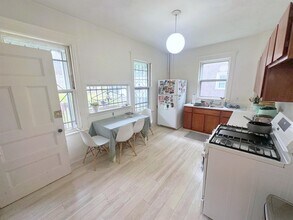 22 Upland Rd, Unit 1 in Cambridge, MA - Building Photo - Building Photo