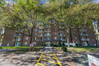 Chatham Towers in Chatham-Kent, ON - Building Photo - Building Photo