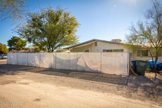 2137 N Belvedere Ave in Tucson, AZ - Building Photo - Building Photo