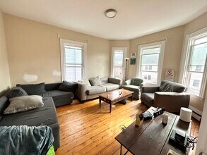 72 Calumet St, Unit 3 in Boston, MA - Foto de edificio - Building Photo