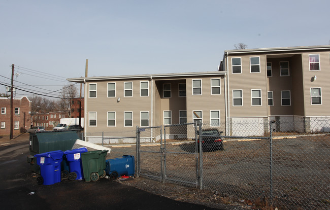 1701-1703 V St SE in Washington, DC - Foto de edificio - Building Photo