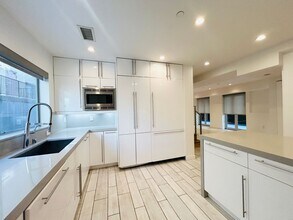 947 4th St in Santa Monica, CA - Foto de edificio - Building Photo