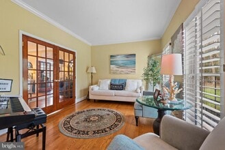 301 Sturtons Ln in Pasadena, MD - Building Photo - Building Photo