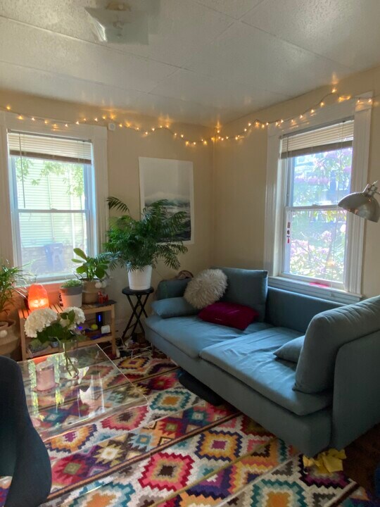 107 Hooker St in Boston, MA - Building Photo