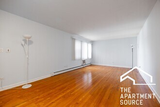 1643 W Sherwin Ave, Unit 2C in Chicago, IL - Building Photo - Building Photo