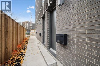 66 Union St E in Waterloo, ON - Building Photo - Building Photo