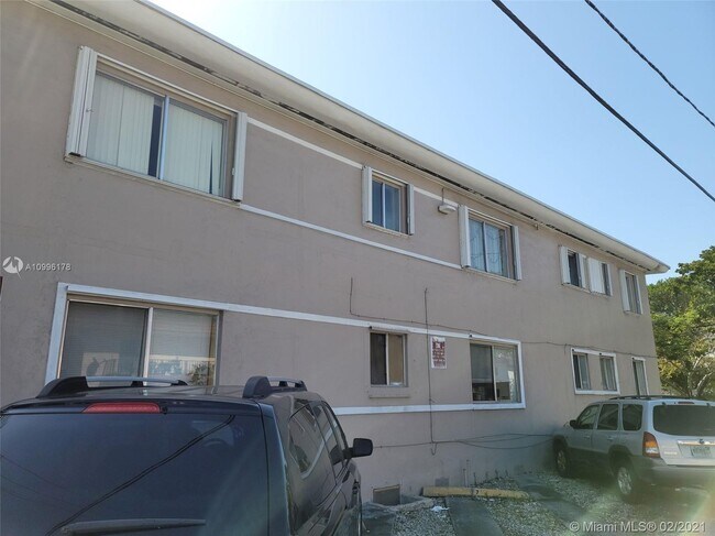 700 SW 11th Ave-Unit -3 in Miami, FL - Building Photo - Building Photo