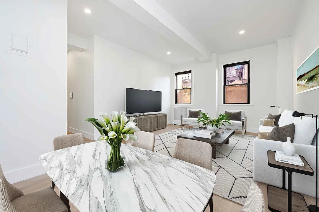 138 E 38th St in New York, NY - Building Photo