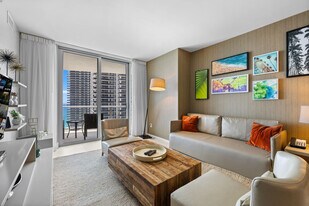 4111 S Ocean Dr in Hollywood, FL - Building Photo