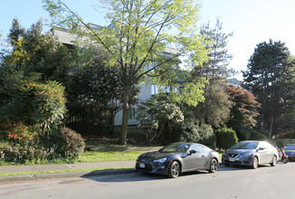 The Graveley Apartments in Vancouver, BC - Building Photo - Building Photo