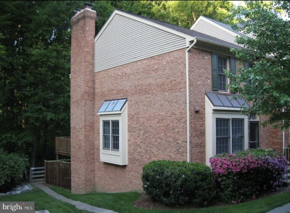 21 Englishman Ct in Rockville, MD - Building Photo