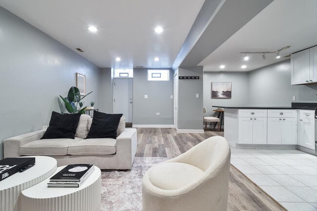 3018 N Clybourn Ave in Chicago, IL - Building Photo - Building Photo