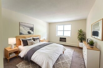 23 Country Club Dr in Manchester, NH - Building Photo - Building Photo