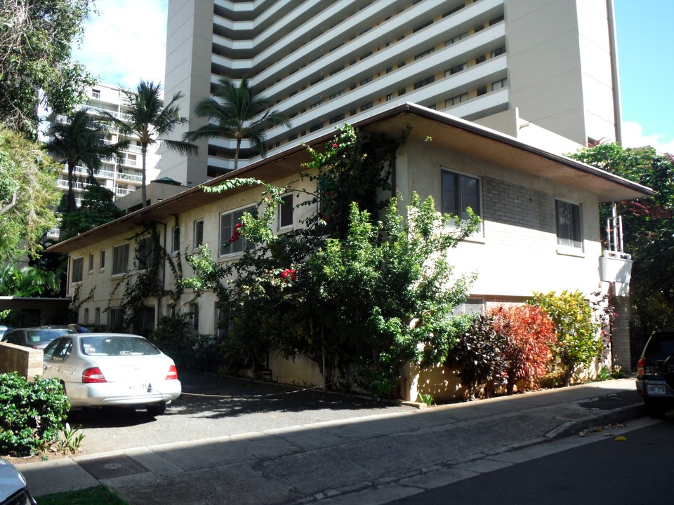 448 Kaiolu St in Honolulu, HI - Building Photo