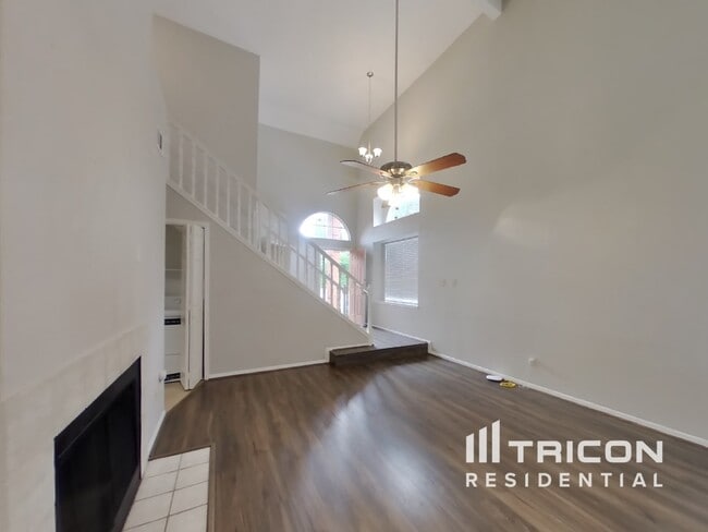 6629 Queensclub Dr in Houston, TX - Building Photo - Building Photo