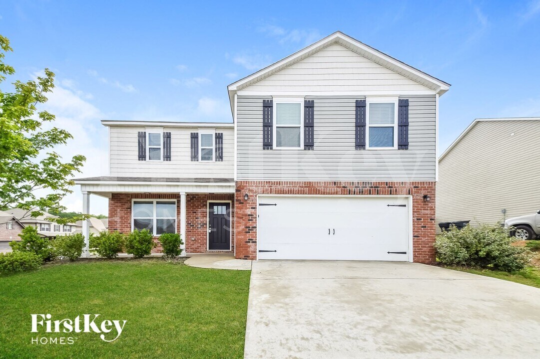 210 Oakwell St in Calera, AL - Building Photo