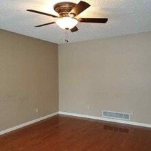 115 1161 - A in Knob Noster, MO - Building Photo - Building Photo