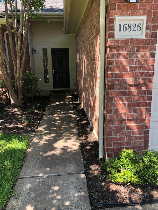 16826 Shoal Park Dr in Cypress, TX - Foto de edificio - Building Photo
