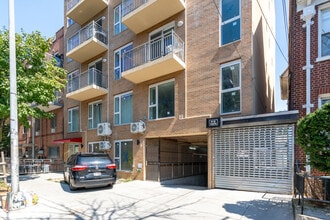 90-12 Whitney Ave in Elmhurst, NY - Foto de edificio - Building Photo