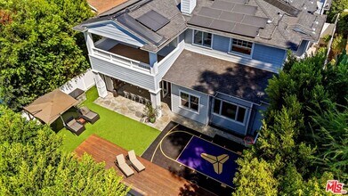 4135 Dixie Canyon Ave in Los Angeles, CA - Building Photo - Building Photo
