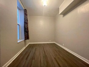 1368 W Evergreen Ave, Unit 4R in Chicago, IL - Foto de edificio - Building Photo