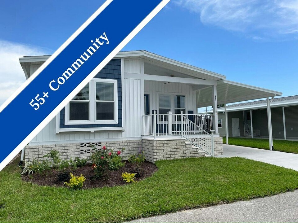 924 W Roseau Ave in Venice, FL - Building Photo
