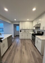 49 Blaine St in Millburn, NJ - Building Photo - Building Photo