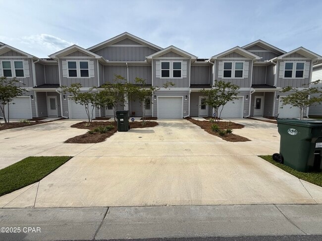 1747 Jakes Dr in Panama City, FL - Building Photo - Building Photo