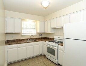 Partridge Run Apartments in Parsippany, NJ - Building Photo - Building Photo