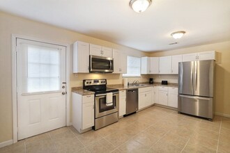 2020 Hawthorne St-Unit -A in Savannah, GA - Foto de edificio - Building Photo