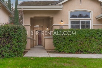 1582 Peony Dr in Tracy, CA - Building Photo - Building Photo