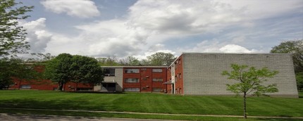 Village Apartments in Cincinnati, OH - Building Photo - Building Photo