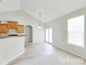 5746 Lakeside Dr in Union City, GA - Building Photo - Building Photo