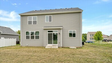 11632 Amberwood Dr in Hebron, IL - Building Photo - Building Photo