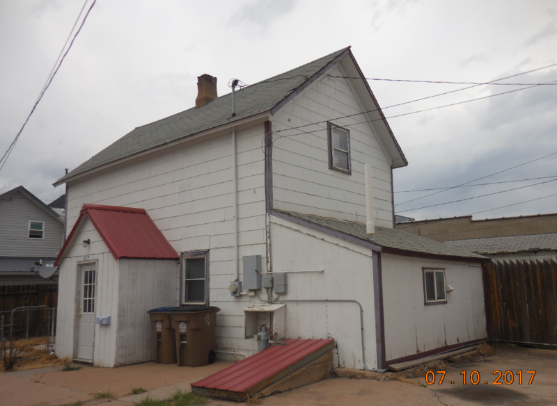 207 E Sheridan St in Laramie, WY - Building Photo