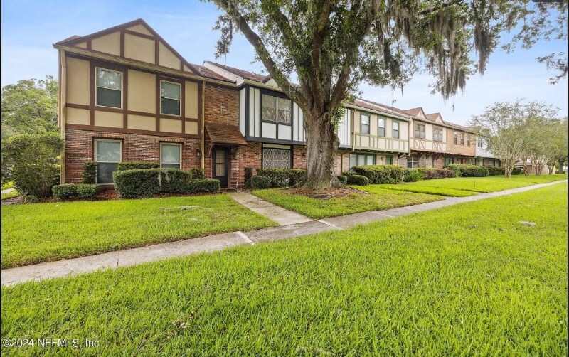 8191 Trafalgar Square in Jacksonville, FL - Building Photo
