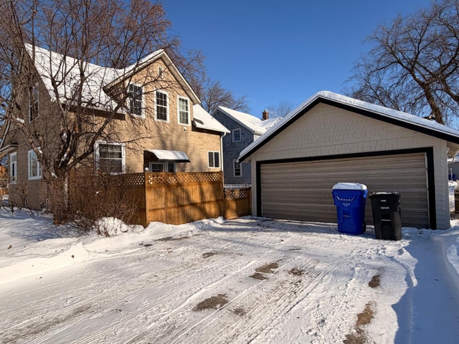 1235 W Lorain St in Appleton, WI - Foto de edificio - Building Photo